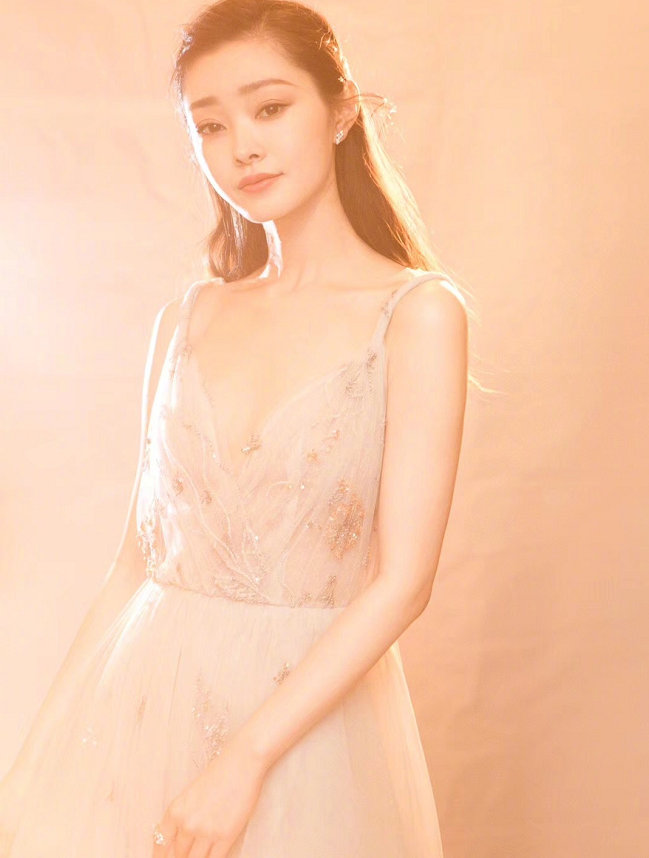 宋轶的仙气真的是爆棚了超完美身材曲线是要碾压小花的节奏吗