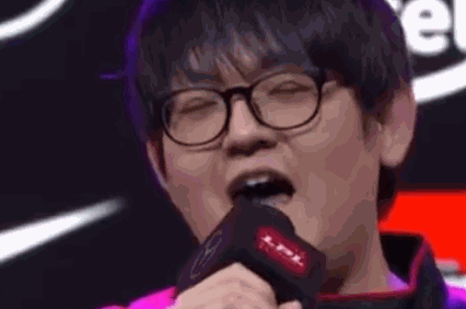 lol赛后采访儒雅随和金贡中气十足么么哒网友听完笑翻了