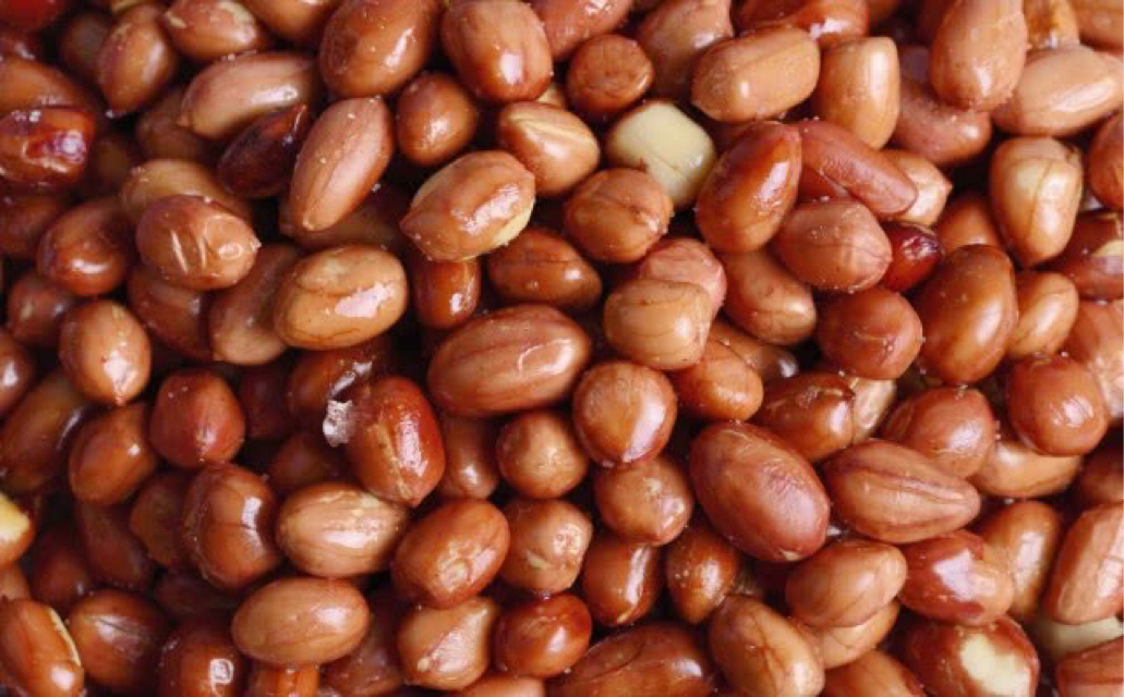 用啤酒浸泡花生米以后还不能够直接下油锅炸,还需要干煸花生米这个