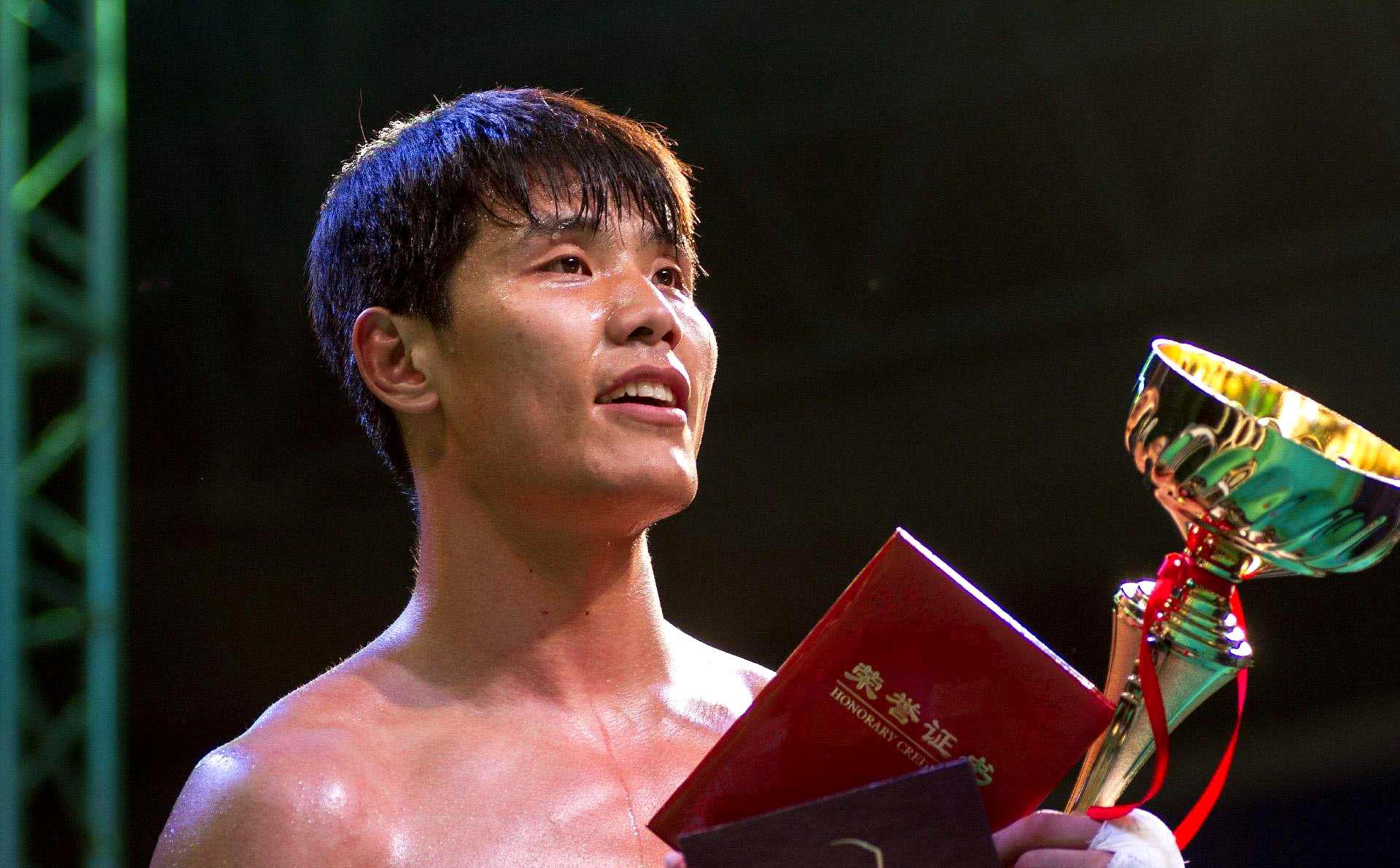 死神方便征战韩国被看不起,一记重拳教对手做人,吓哭韩国妹子|金世基