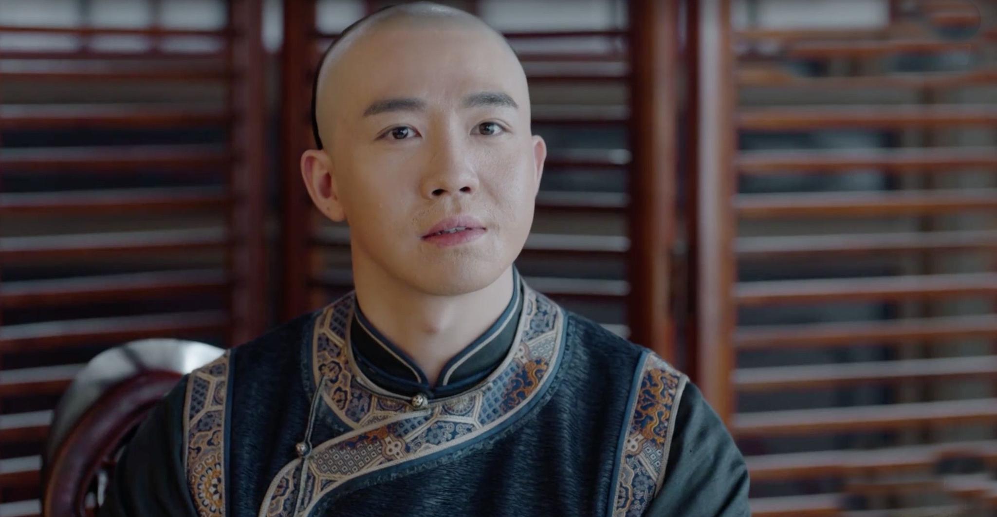 他整容却无人敢喷,8年经历多次植皮手术,如今31岁比18岁还帅