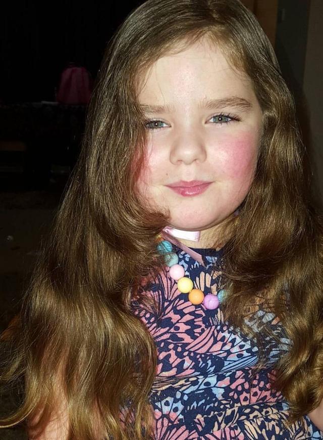 女孩5岁发育胸部来月经, 母亲只有让她提前进入更年期缓解症状