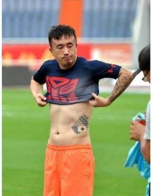 差距朱婷回国后秀出手臂大腿爆炸肌肉照国足球员看到只能脸红