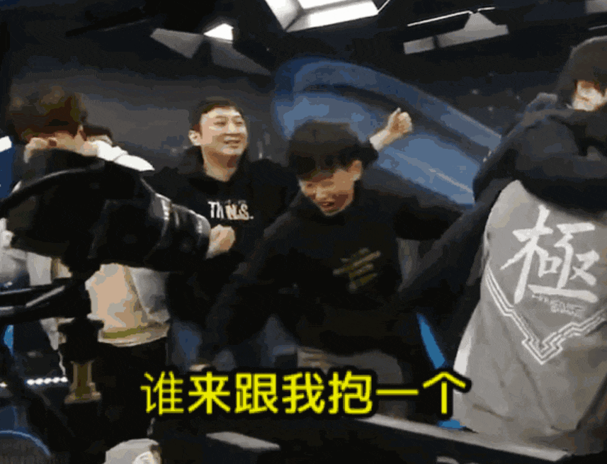 ig夺冠后,王思聪表情包火了:吃热狗,遭冷落!自己都发微博调侃