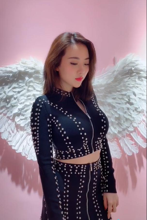 因刘强东事件躺枪走红蒋娉婷凭借好身材让网友记住