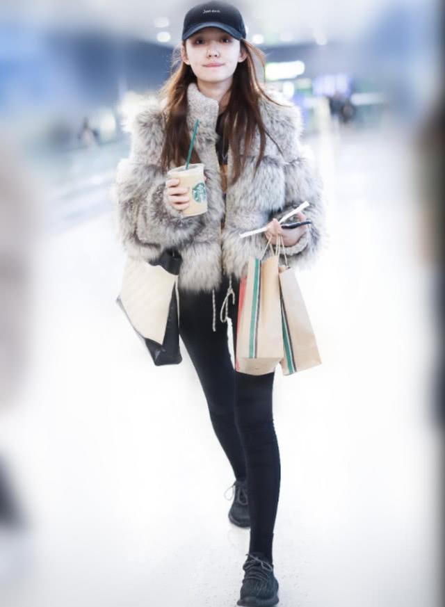 当林允和刘雯同穿一款皮草,终于知道明星与超模的区别有多大!