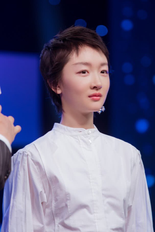 周冬雨换了"狗啃发型"气质直线上升,糟糕,是心动的感觉