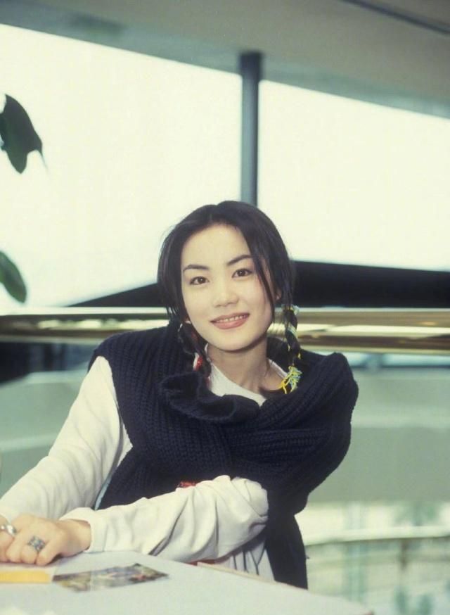 49岁王菲早年写真曝光,几十年前就这么会穿,比你现在还潮