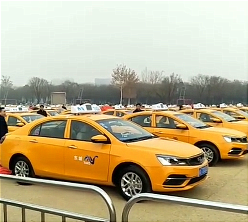 6万吉利帝豪做出租车,用甲醇作燃料,外观还是橙色骚气十足!