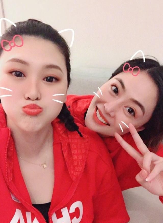 她是女排名将,退役后有意成为排球解说,今官宣与外籍男友恋情