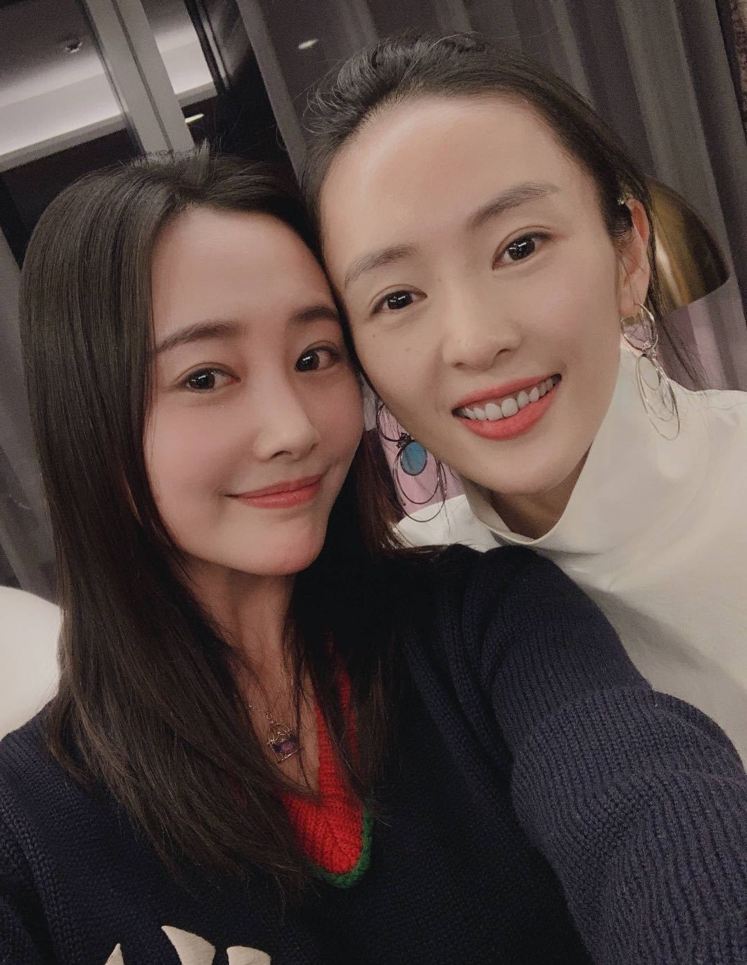 李纯和周迅因如懿传结缘成好姐妹重聚合影被李纯小细节暖到