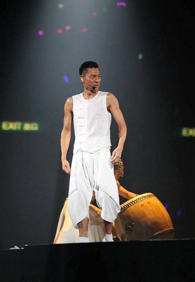 刘德华演唱会主办机构回应会尽快公布退票事宜买黄牛票的咋办