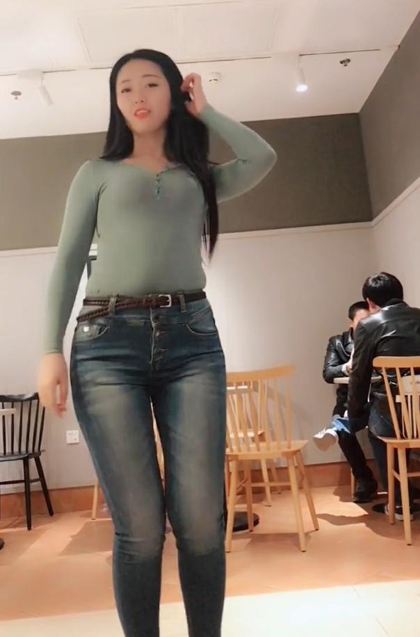 微胖身材的网红小姐姐, 打动人心的个性美女范