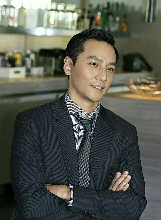 江门偶遇吴彦祖拍戏长发似乞儿网友刘海亮了