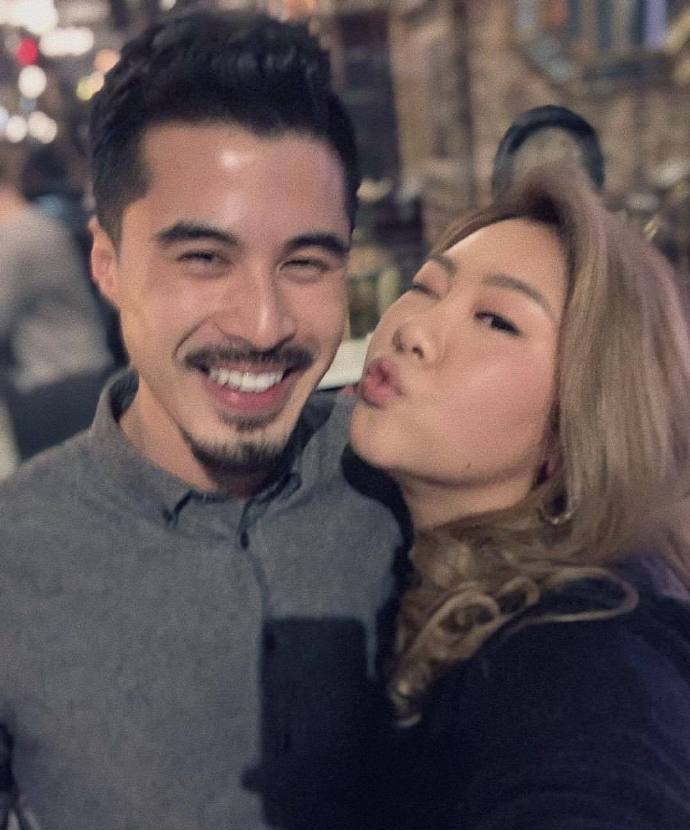 郑欣宜近照被指是肥姐翻版晒与男友人亲密合照超级开心幸福