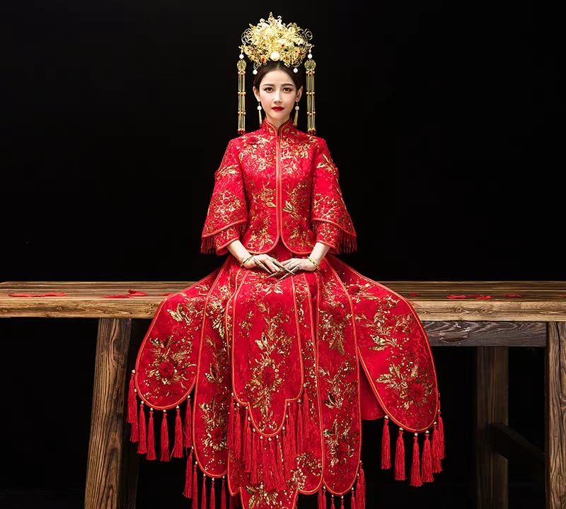 中式婚纱vs西式婚纱,躲过摇曳裙摆,看到"龙凤褂",想离婚了