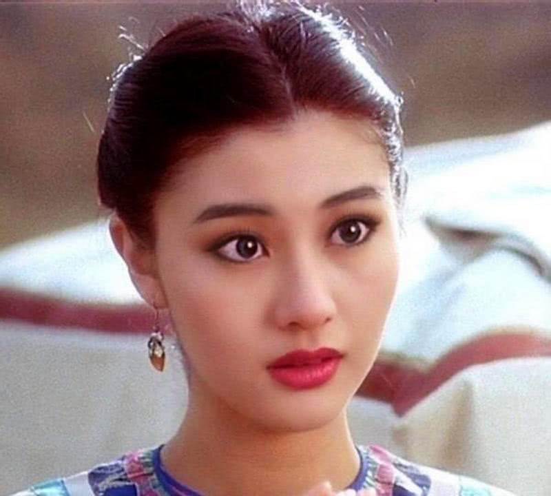 红了30年,嫁了个土帅的老公,今48岁减肥瘦身,颧骨越来越高