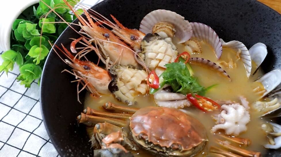 教你做一碗豪华版海鲜泡面,有鲍鱼螃蟹,总成本50元