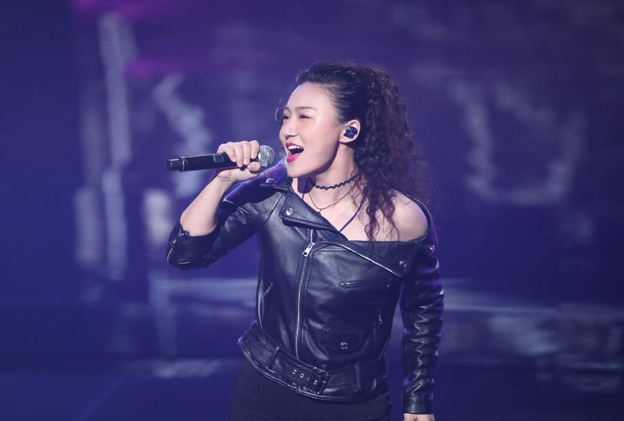 《好声音》旦增夺冠,刘郡格进英皇,她未进鸟巢却成最大赢家!