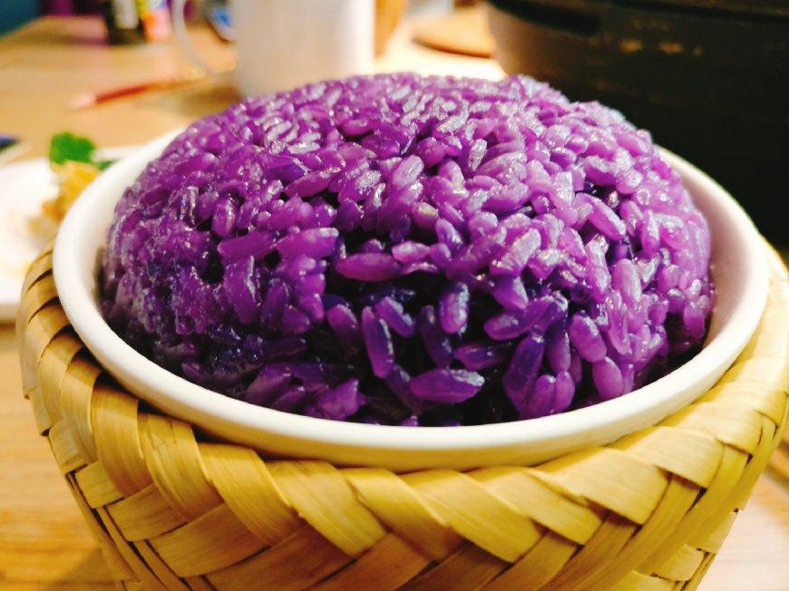 我请暗恋3个月女同事吃饭,点了2个招牌菜,她和同事说我抠门!