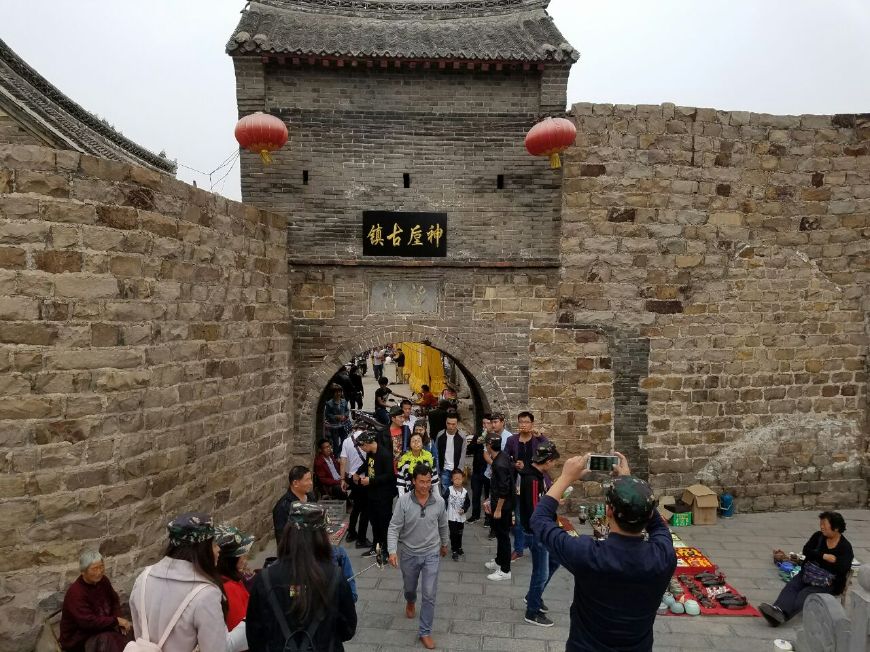 历史上四次皇封的古镇,以瓷器闻名,多次为国争光,不是景德镇