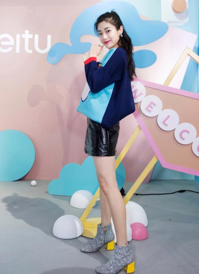 孙雪宁真会玩,穿着哆啦a梦的衣服,换条裙子瞬间时髦到飞起!