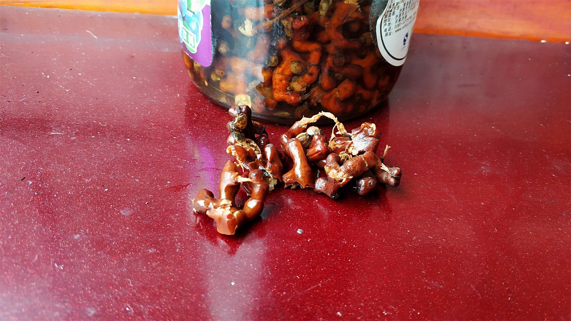 农村树上的"鸡爪",过去摘了当"零食"吃,殊不知泡酒价值很高