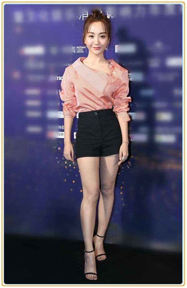 37岁杨蓉凭啥能一直演少女?看到她扎羊角辫穿白纱裙我终于知道了