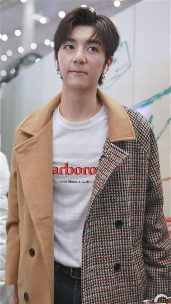 这一波强烈的冲击来自于刚刚宣布要出道的张镐濂(有的网站显示张浩濂)