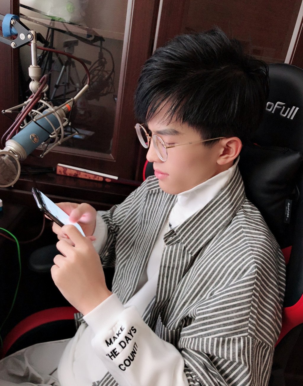 虎牙星盛典不求人输比赛还被质疑开挂难言和烤羊腿才是赢家