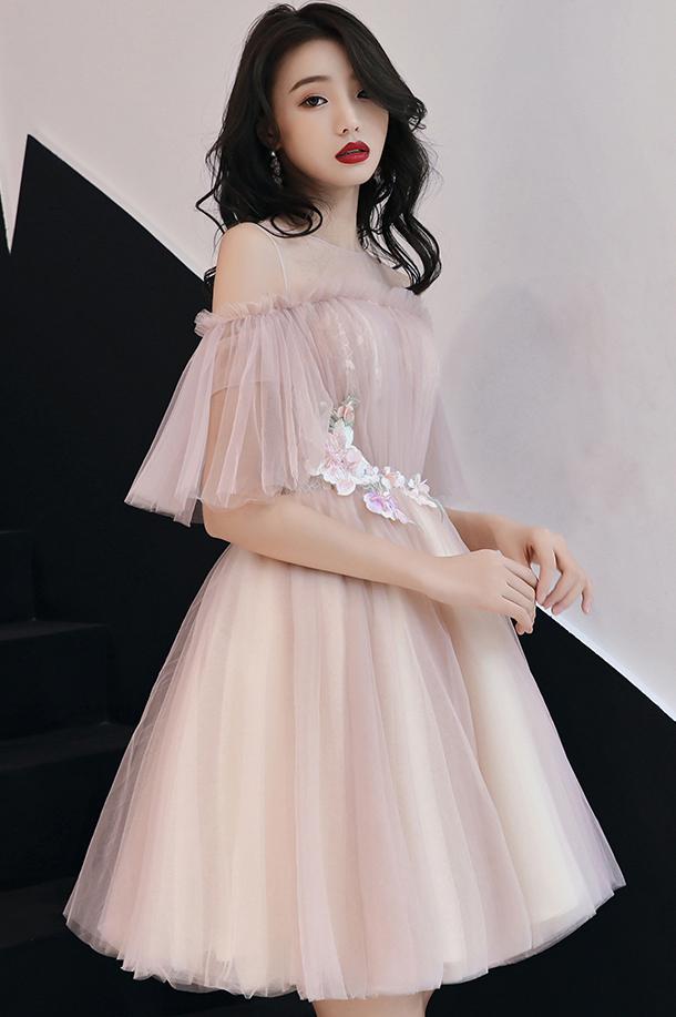 十分漂亮的伴娘礼服穿搭得体又不抢风头仙气十足