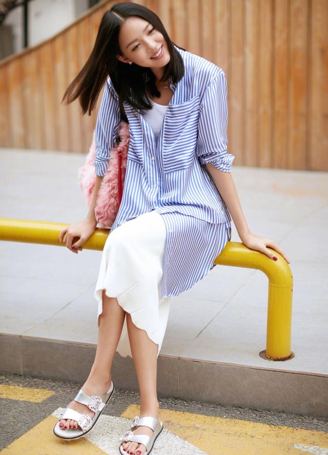 世姐张梓琳被吐槽胖了看到穿牛仔裤的双腿网友竹竿一样