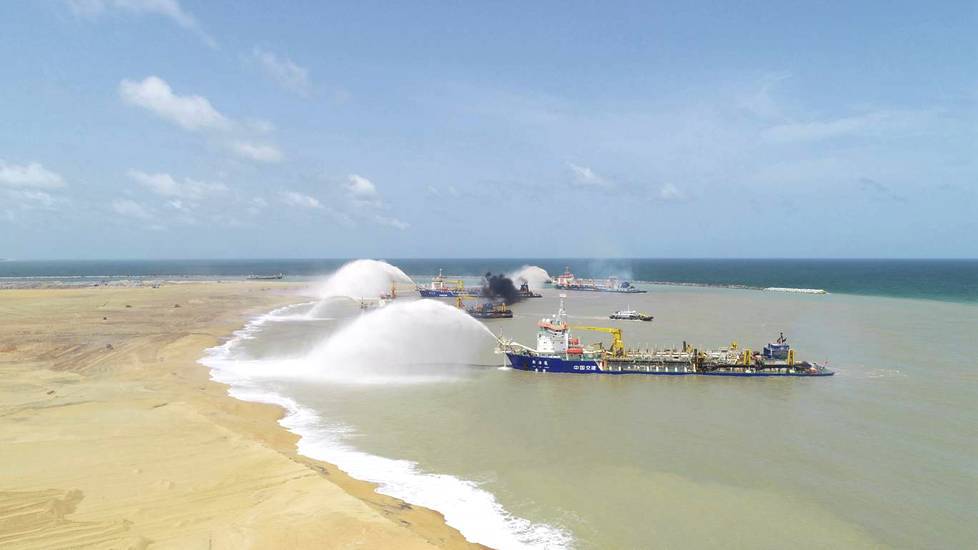 用户反馈登录 中国"造岛神器"现身印度洋 一座大型岛屿横空出现