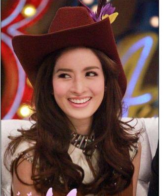 泰国女星aff婚变后荧幕搭档aum看望她和女儿,有望尽快回归