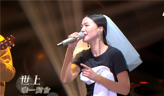 《晚婚》唱出了37岁谭维维的心声,身披婚纱的她何时结婚?