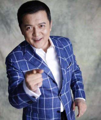 52岁赵屹鸥一家近照: 靠《年代秀》走红, 家人鲜少露面超低调