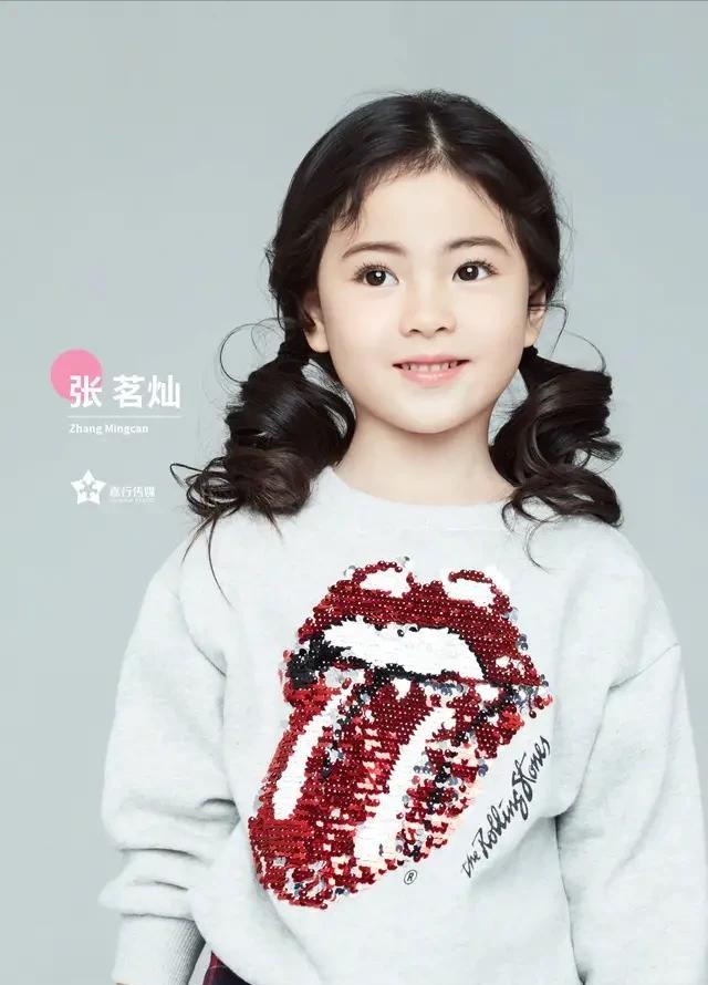 杨幂在捧红了迪丽热巴之后再签三名童星,分别是