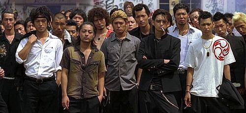 他从街头混混变成警察,又成为了黑老大而且嚣张地说:我有3把刀