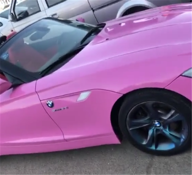 61万宝马z4全车贴"粉色",凸显少女心,但车钥匙才是亮点!