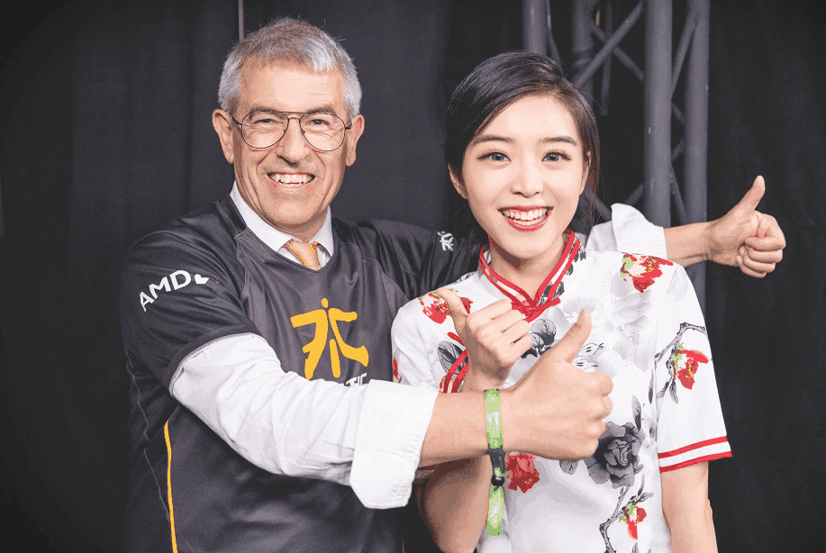 lol: 旗袍余霜和欧成甜蜜合影, 泽元看了都火大