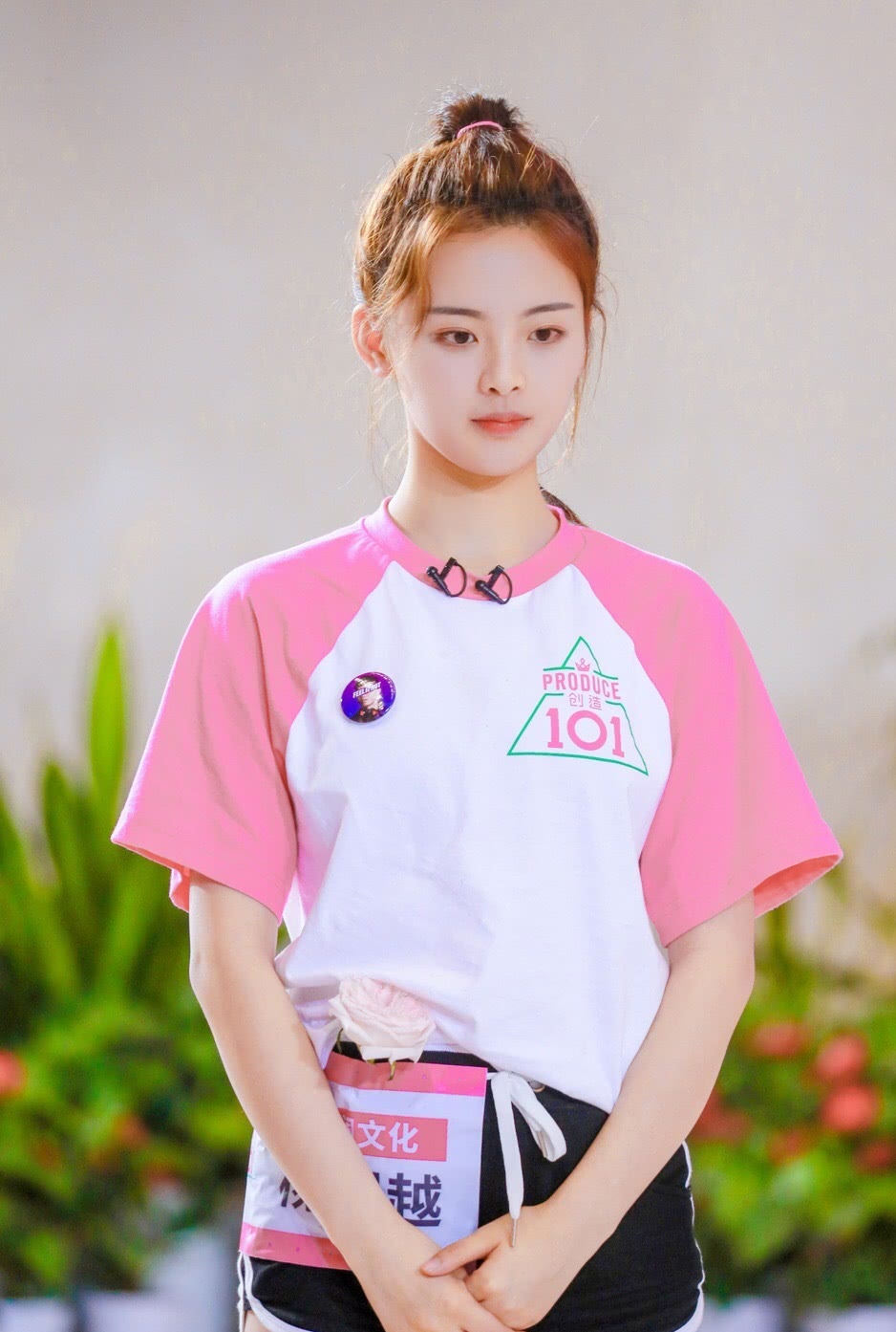 杨超越学生装清纯,颜值爆棚像含苞待放的"花",美丽动人