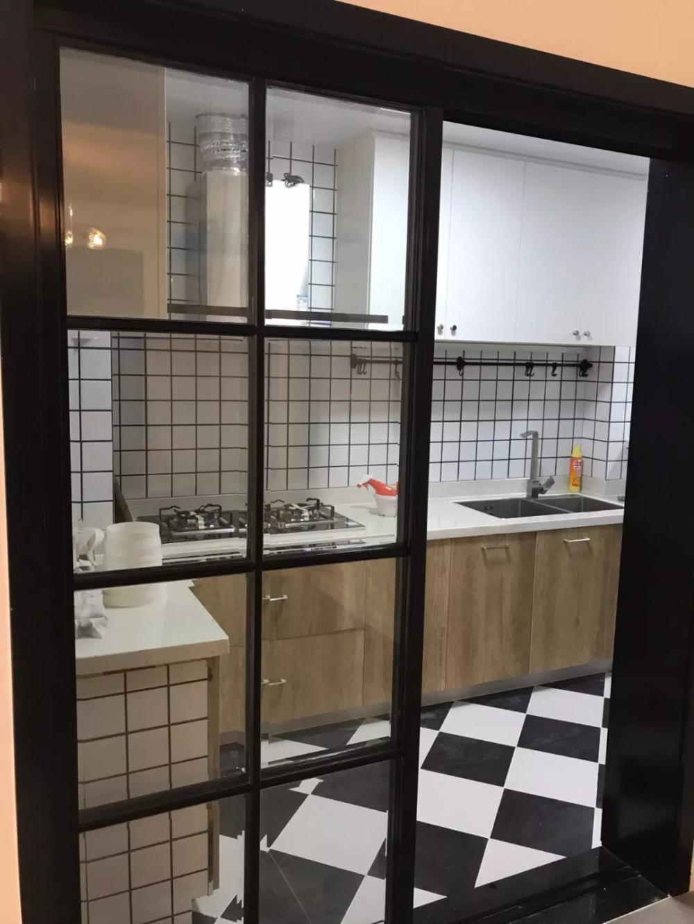 厨房装玻璃推拉门, 简洁明亮谁看了都喜欢!