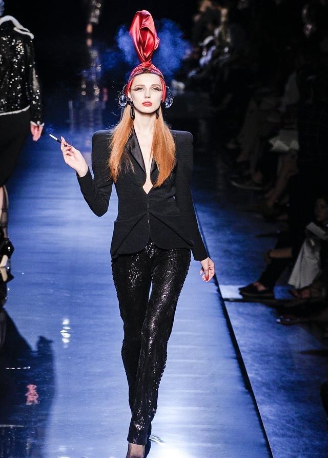 超模t台抽烟走秀, 弗丽达狂野, 大kk变英伦贵妇, 卡神掰弯女人!