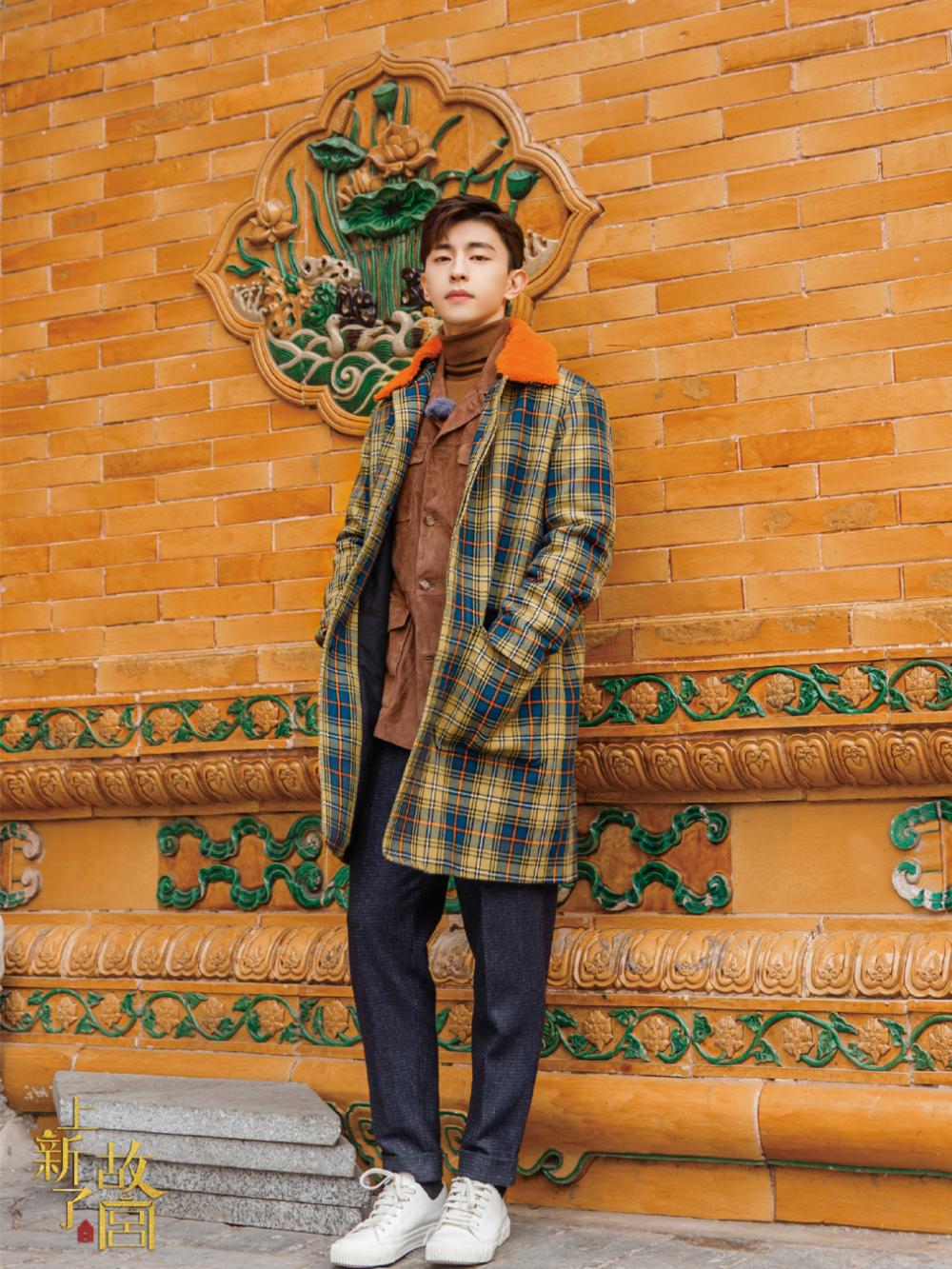 邓伦真会玩, 三套格纹大衣造型齐上线, 居然各有各的帅!
