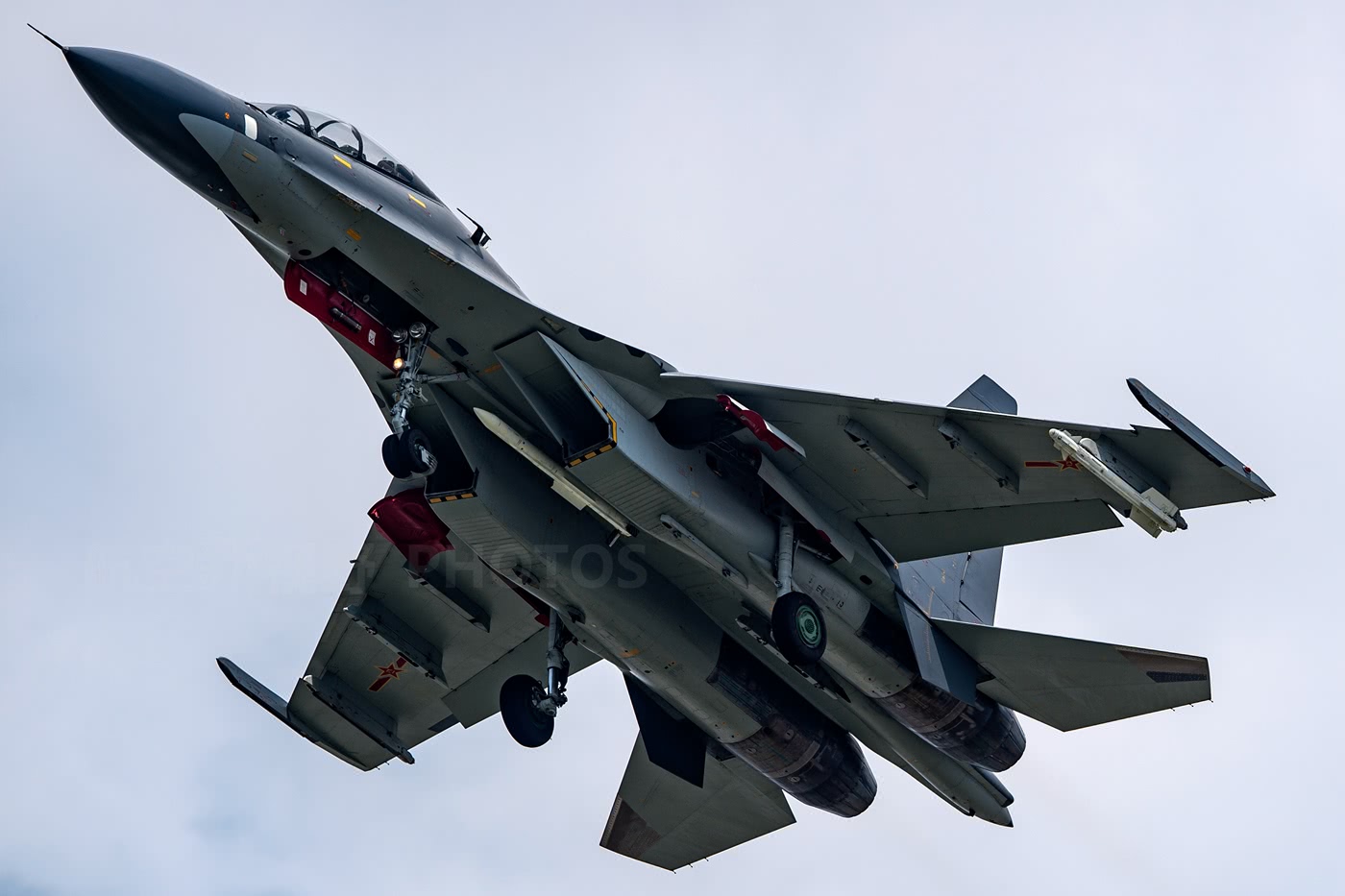 还大量引进这一战机 造型特别洋气|战机|战斗轰炸机|中国空军_新浪