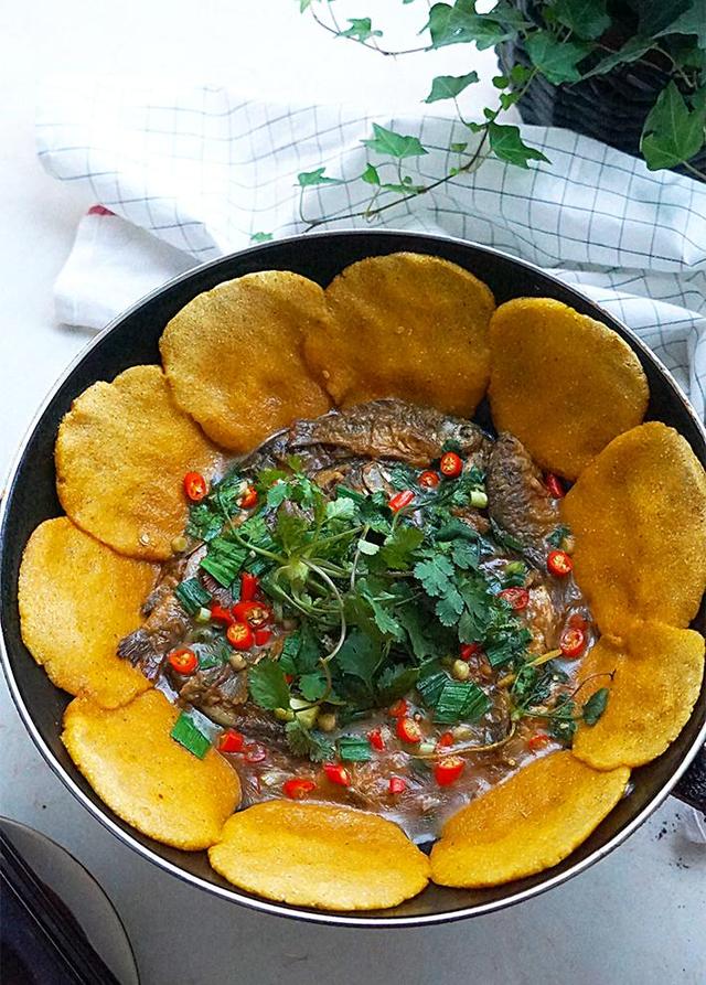 小鱼熬上一锅,再贴上一圈小饼子,味道真是鲜美