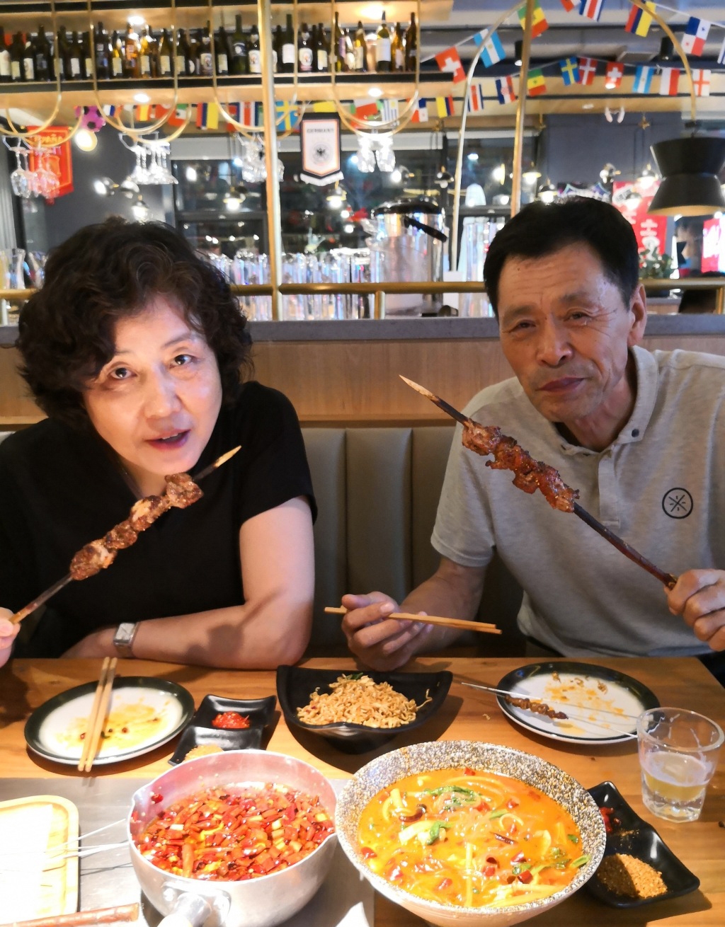 杨鸣也是十分孝顺,在今年夏季的休赛期,他除了训练,还抽出时间来陪