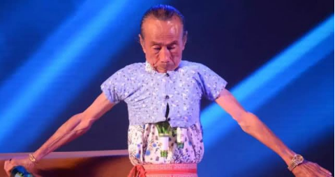 表演缩骨功多年,却在最后一战产生意外|最后一战|王保|传人_新浪新闻