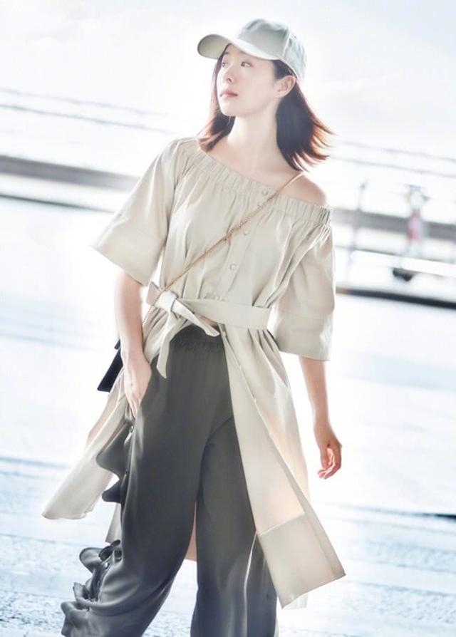 活久见了啜妮这袖子是用袜子缝的完美遮住麒麟臂