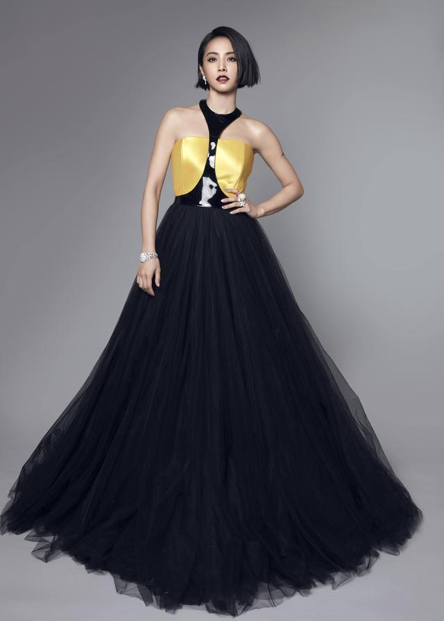 蔡依林歌手帮唱吴青峰穿露腰装配绿色小皮裙少女感爆棚